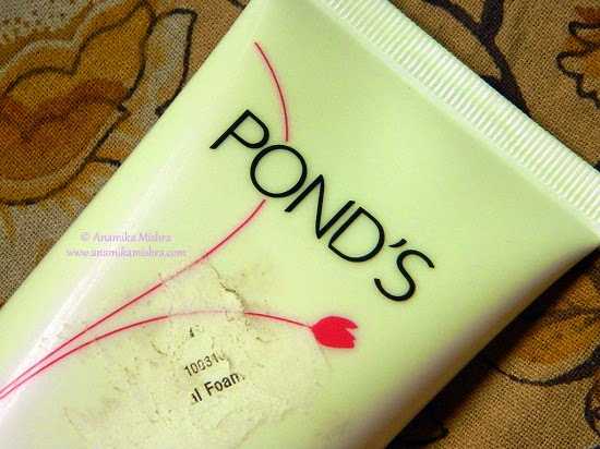 Pond's Flawless White Facial Foam Review