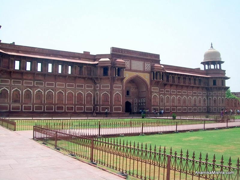 agra fort & taj mahal