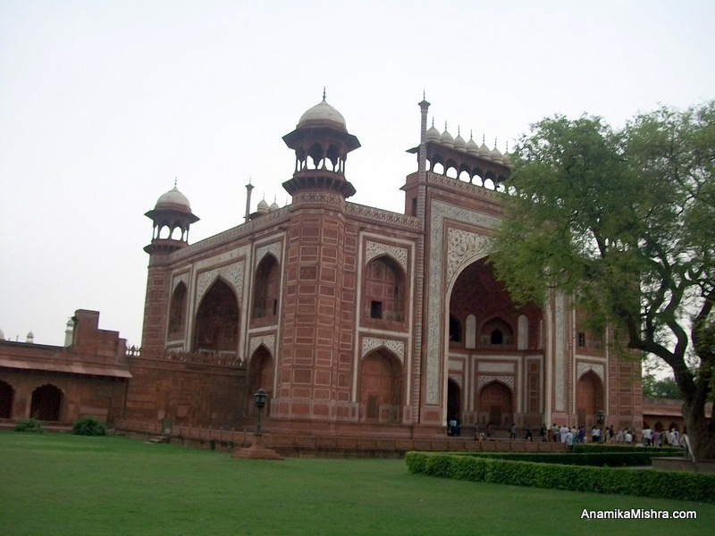 agra fort & taj mahal