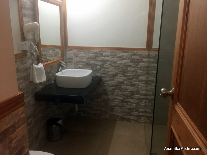 LaRiSa Mountain Resort, Manali - Hotel Review + Photos