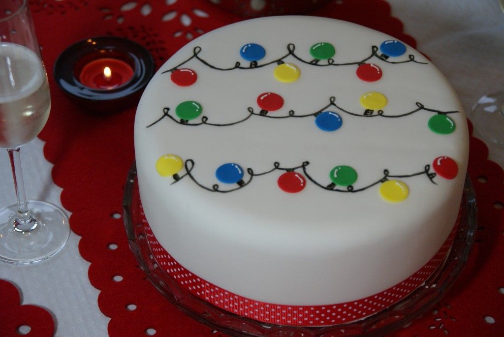 Easy Christmas Cake Decoration Idea