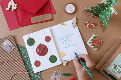 What to Write in a Merry Christmas Greeting Card?