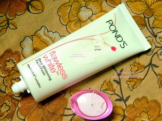 Pond's Flawless White Facial Foam Review
