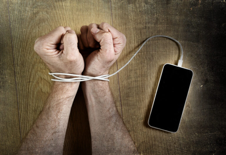 6 Things That Smartphones Have Replaced From Our Life