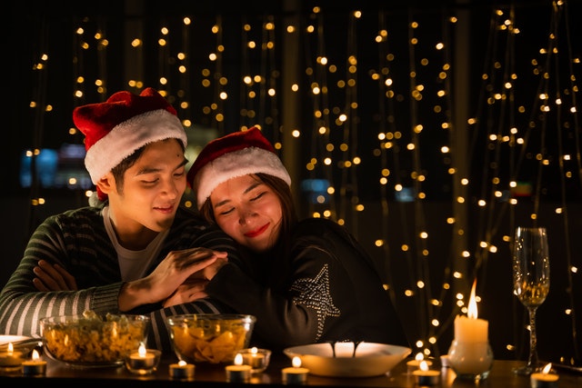 5 Cute Date Ideas For Christmas Evening