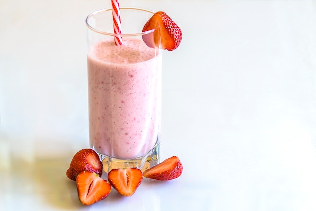 10 Super Easy Smoothies & Juices to Lose Weight