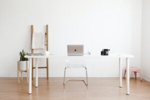 5 Benefits Of Owning Less & Living like a Minimalist