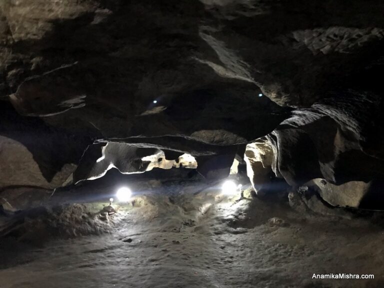 Inside Ancient Temple Of Patal Bhuvaneshwar -India's Most Mysterious Cave Temple