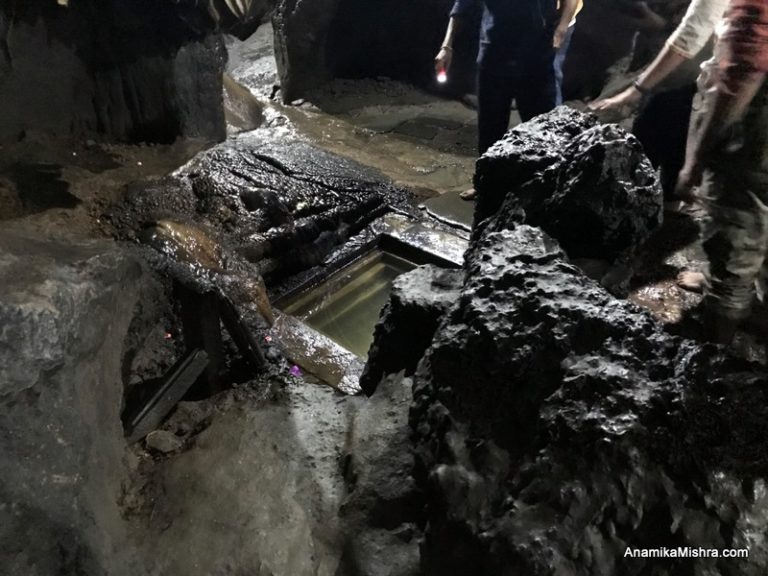 Inside Ancient Temple Of Patal Bhuvaneshwar -India's Most Mysterious Cave Temple