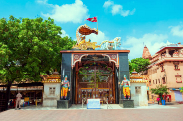 Oldest Krishna Temple in the World - Travel Tips & Other Details