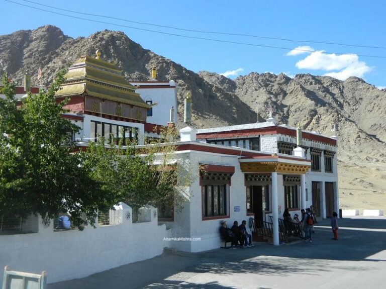 9 Good HOSTELS in LEH, You Can Book for Your Next Trip