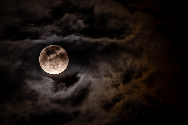 What is the Spiritual Meaning of the Full Moon?