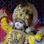 11 Things to Say to Krishna While Praying