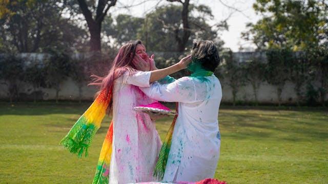 Best Holi Messages for Wife to Brighten her Day